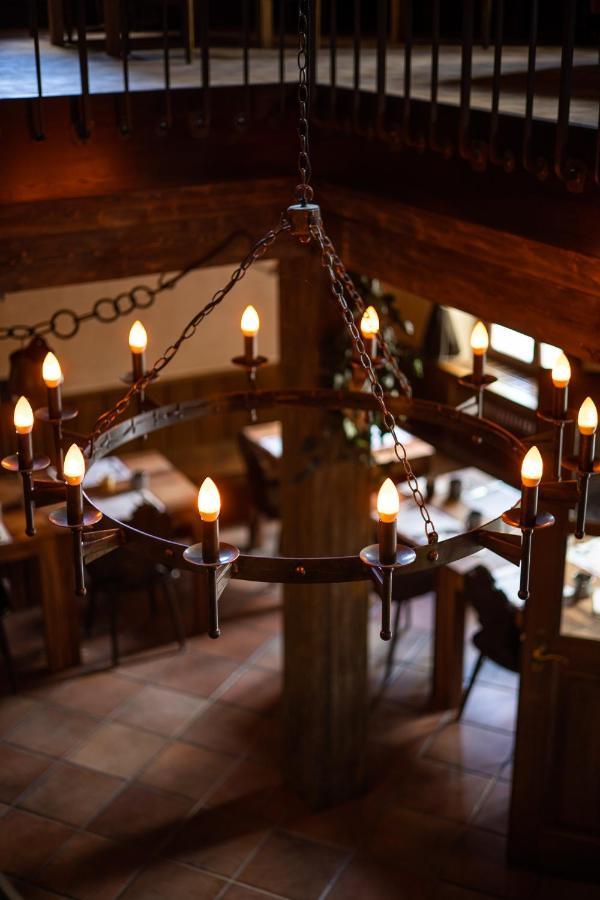 Peanut Medieval Lodge แซ็ง-ตูร์ซาน ภายนอก รูปภาพ