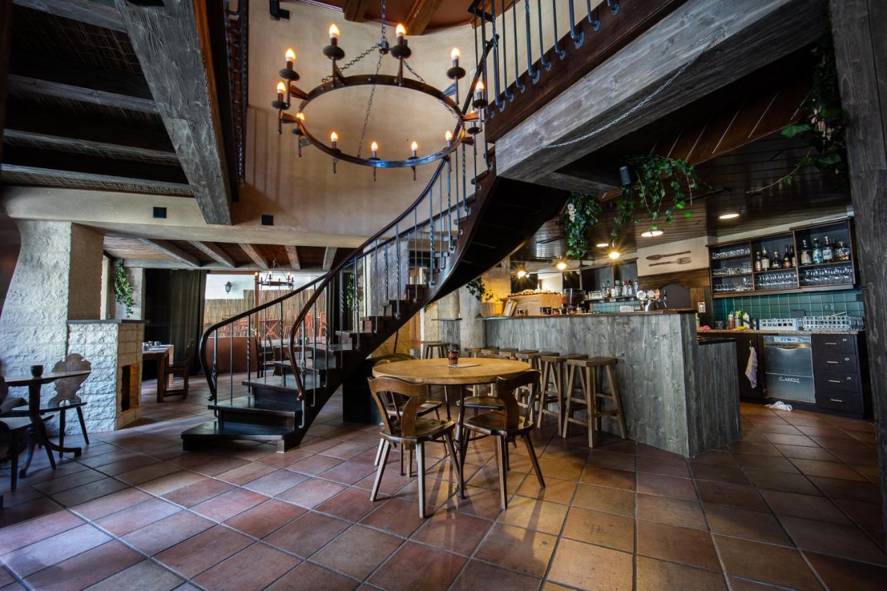 Peanut Medieval Lodge แซ็ง-ตูร์ซาน ภายนอก รูปภาพ